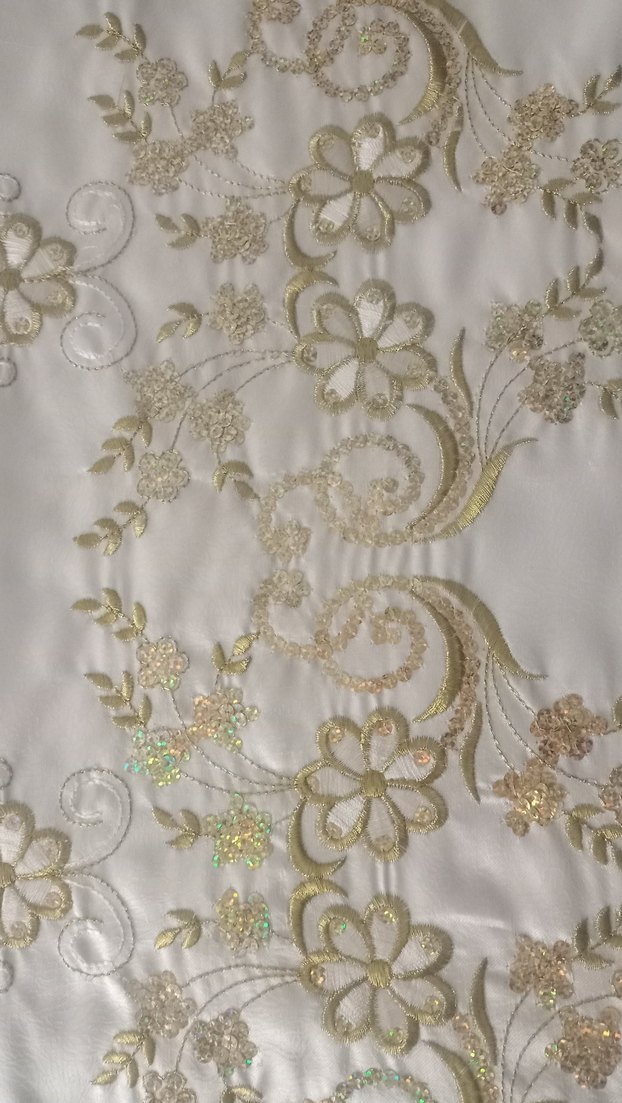 Beyaz Nakışlı saten  Yatak Örtüsü - Görsel 3