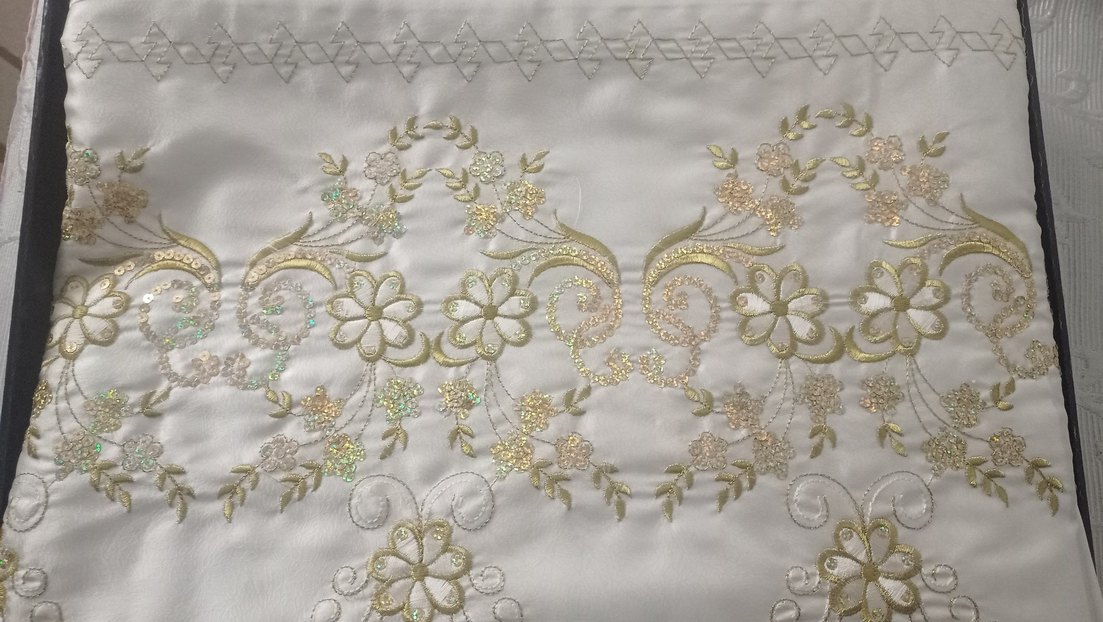 Beyaz Nakışlı saten  Yatak Örtüsü - Görsel 2