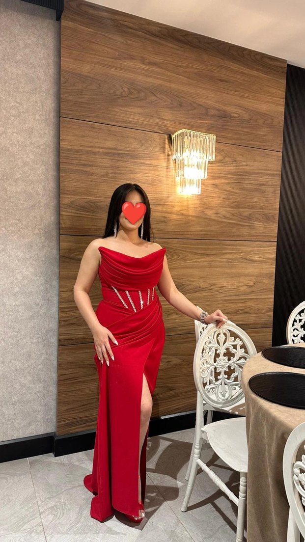 Drapeli Uzun Kırmızı Straplez Abiye Elbise - Görsel 2