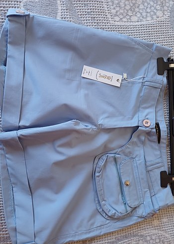 42 Beden Kadın Mavi Kemerli %100 cotton kumaş Şort