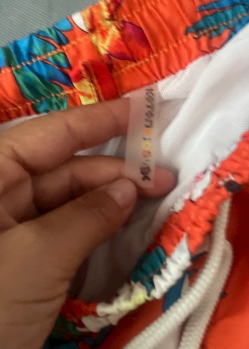 Çiçek Desenli Renkli Erkek Deniz Şortu - Görsel 2