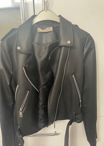 Siyah deri ceket - Görsel 3