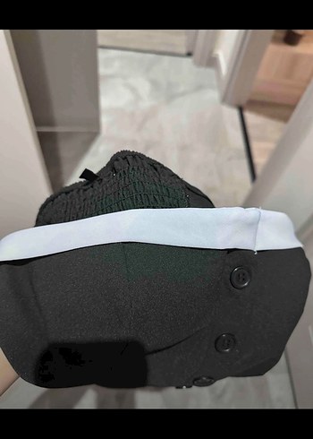 Düğmeli Siyah Straplez Midi üst - Görsel 4