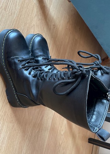 Siyah Deri Topuklu Bot - Görsel 2