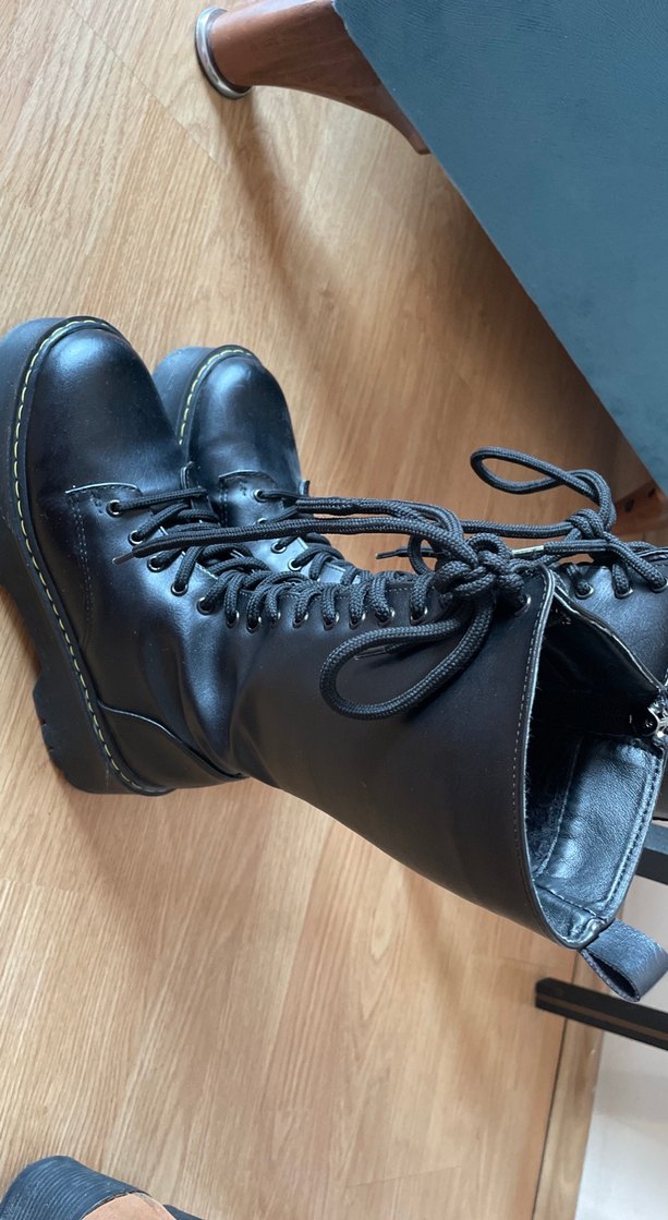 Siyah Deri Topuklu Bot - Görsel 2