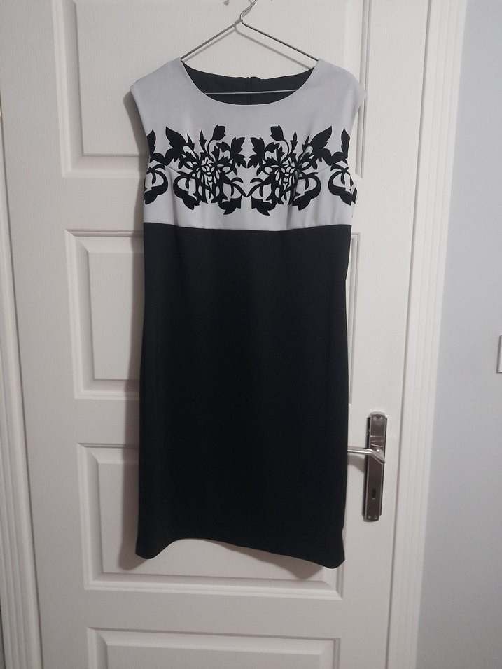 Siyah krem üzerine siyah desenli kolsuz elbise - Görsel 2