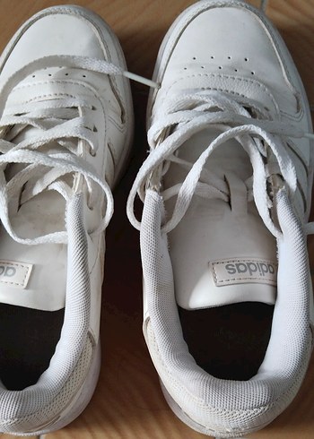 Beyaz Adidas Spor ayakkabı - Görsel 3