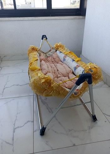 Civil Sarı Renkli Bebek Beşiği