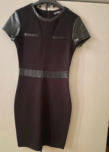 xs Beden siyah Renk Siyah Deri detaylı bisiklet Yaka Kısa Kollu Elbise