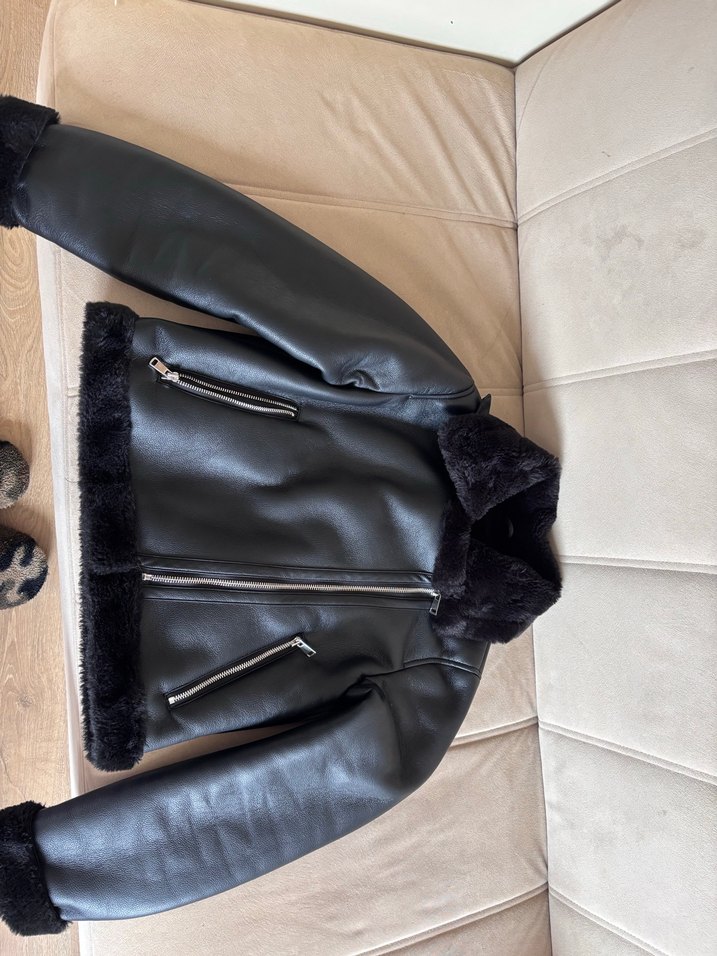 bershka muadili Kürk Detaylı Siyah Biker Deri Ceket - Görsel 4