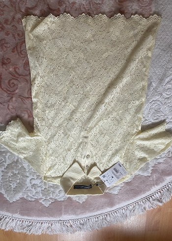 Dantel Detaylı Kısa Kollu Bluz - Görsel 4