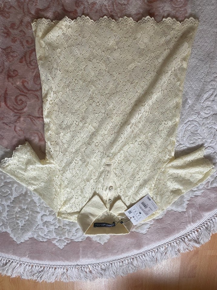 Dantel Detaylı Kısa Kollu Bluz - Görsel 4