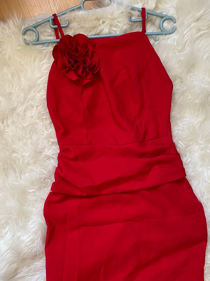 Kırmızı Elbise - Görsel 5