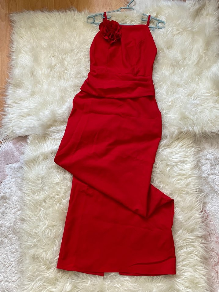 Kırmızı Elbise - Görsel 4