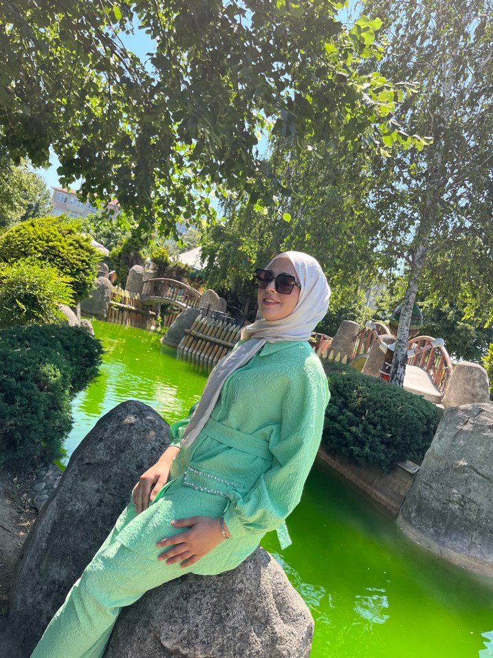 Yeşil Drapeli Uzun Kadın Takım - Görsel 2