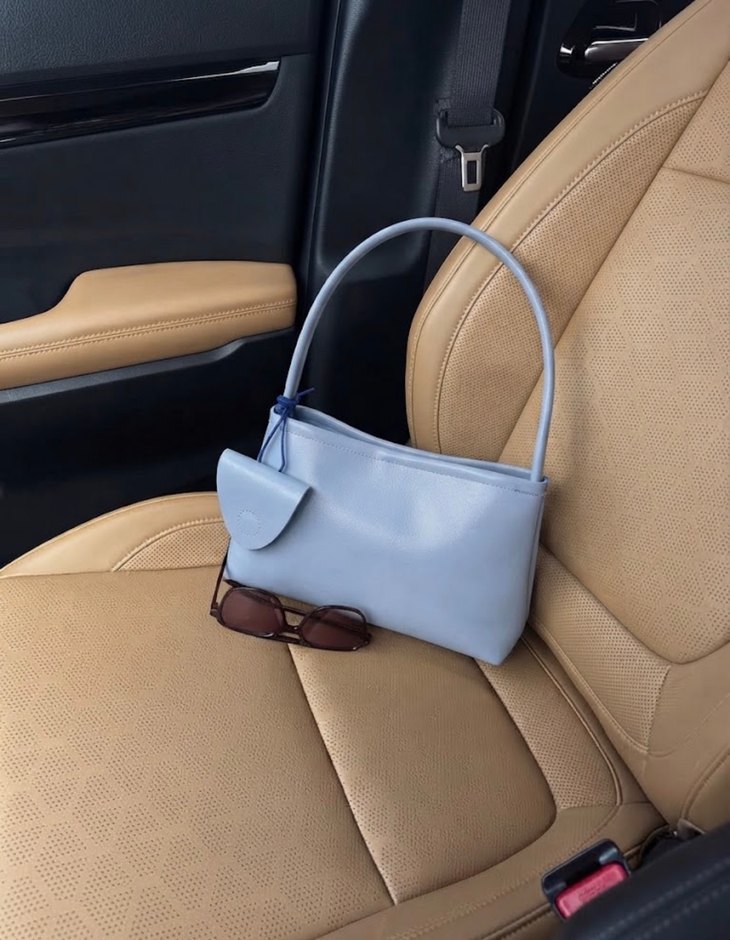 Minimal Pastel Mavi Mini El Çantası — görsel 4/7