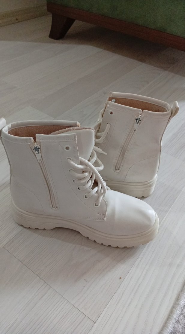 Beyaz Bağcıklı Kadın Dolgu Topuk Bot - Görsel 5