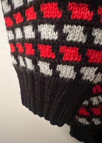 Kırmızı Desenli Örgü Kadın Hırka - Görsel 5