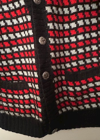 Kırmızı Desenli Örgü Kadın Hırka - Görsel 3