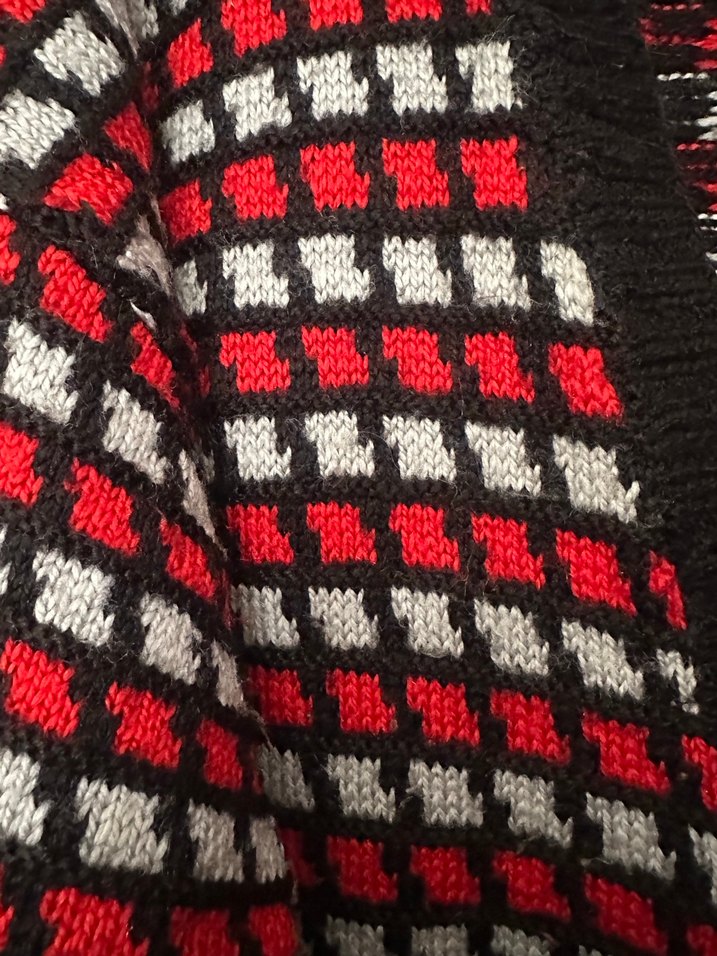 Kırmızı Desenli Örgü Kadın Hırka - Görsel 4