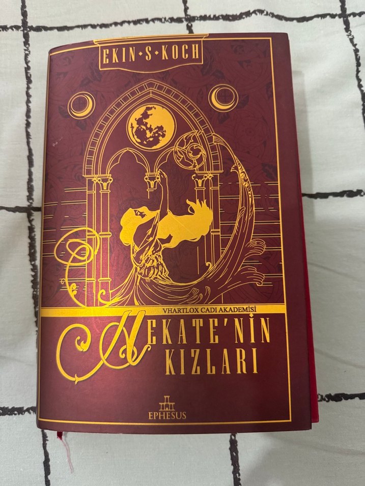 Aekate'nin Kızları - Ekin S. Koch - Görsel 2