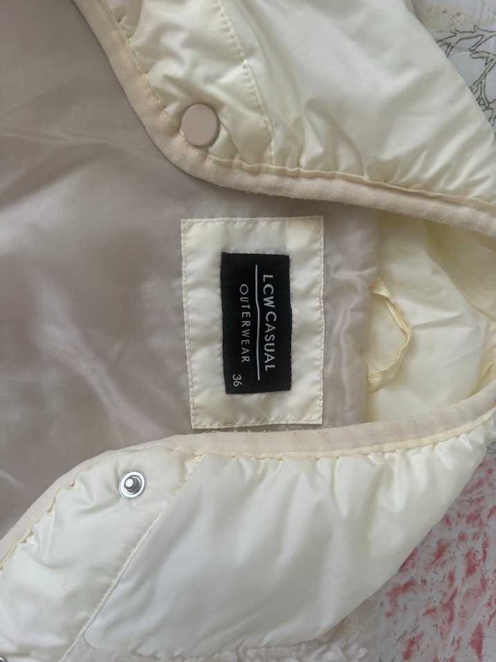 Peluş Detaylı Beyaz Midi Kadın Ceket - Görsel 3