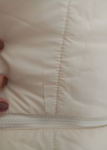 Beyaz Kapüşonlu Fermuarlı Kadın Yelek - Görsel 3