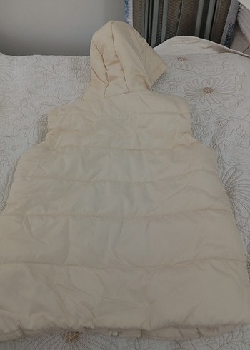 Beyaz Kapüşonlu Fermuarlı Kadın Yelek - Görsel 2