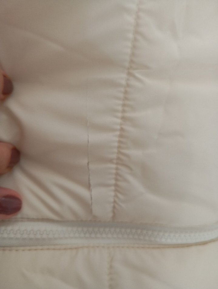 Beyaz Kapüşonlu Fermuarlı Kadın Yelek - Görsel 3