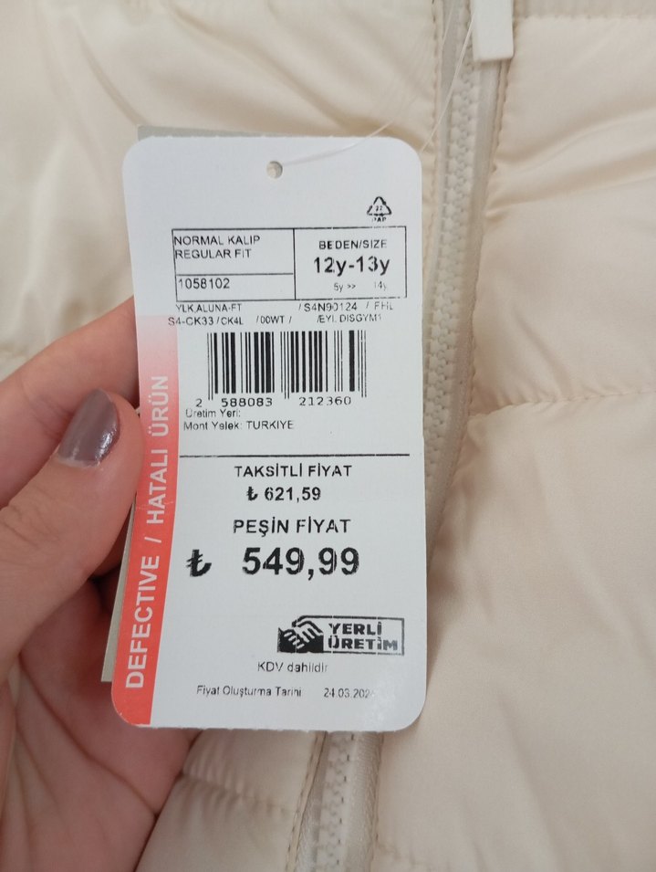 Beyaz Kapüşonlu Fermuarlı Kadın Yelek - Görsel 4