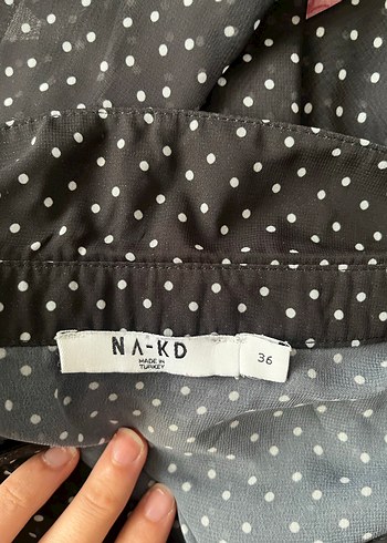 Siyah Puantiyeli V Yaka Uzun Kollu Gömlek - Görsel 3