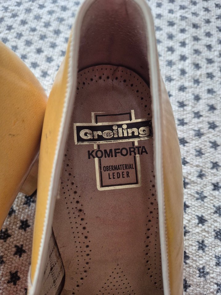 Sarı Rugan Düğmeli Kadın Klasik Topuklu Ayakkabı - Görsel 3