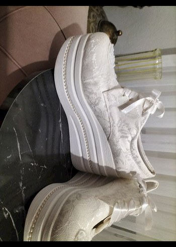 Dantel Detaylı Beyaz Dolgu Topuklu Kadın  Ayakkabı - Görsel 3