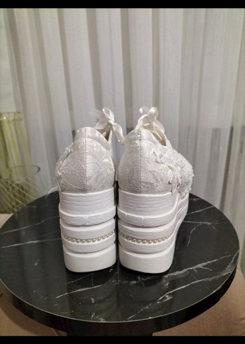 Dantel Detaylı Beyaz Dolgu Topuklu Kadın  Ayakkabı - Görsel 4