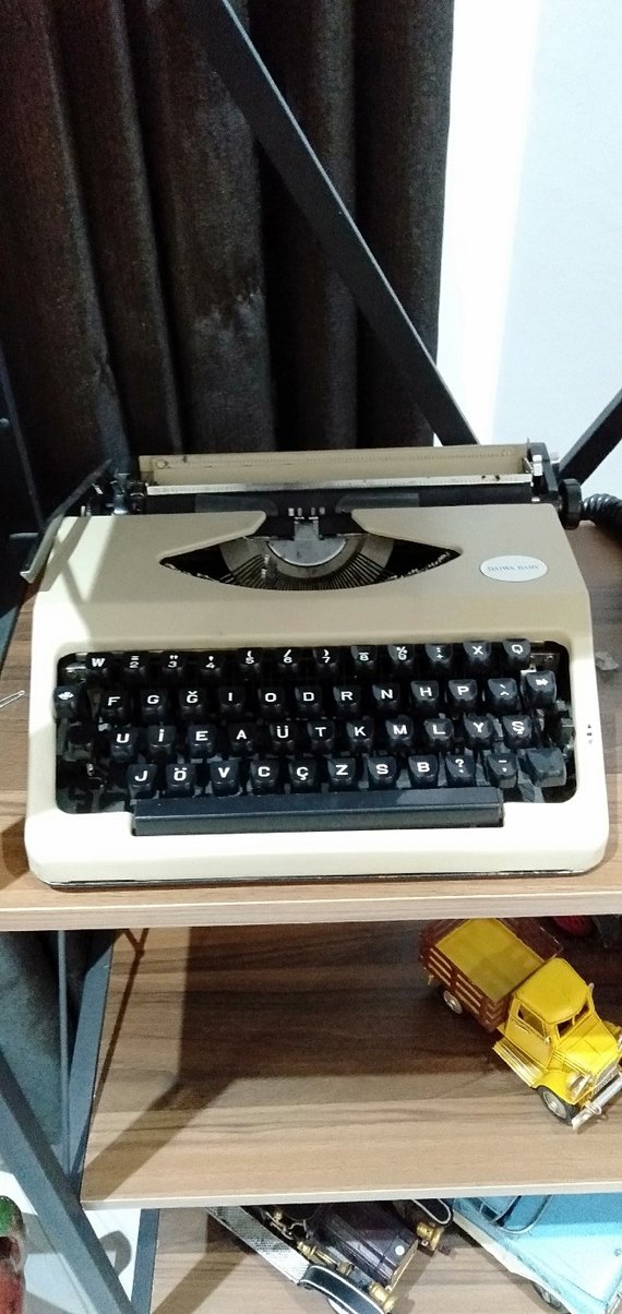 Bej Parlak Vintage Daktilo - Görsel 2