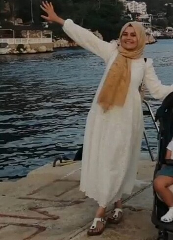 Ekru yazlık elbise