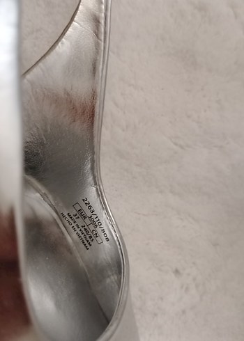 Zara Gri Parlak Metal Tokalı Stiletto