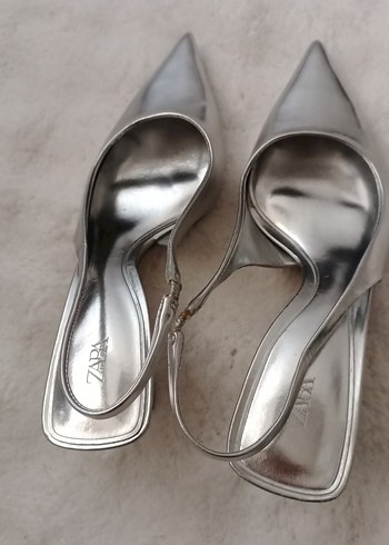 37 Beden Gri Parlak Metal Tokalı Stiletto