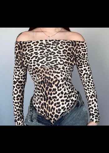 Leopar Desenli madonna yaka bluz