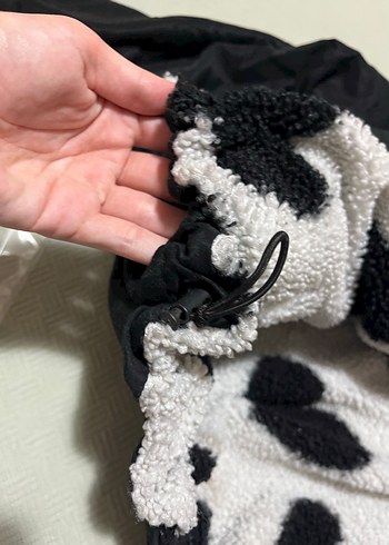 Çift Taraflı Siyah Kalp Desenli Beyaz Kadın Mont - Görsel 5