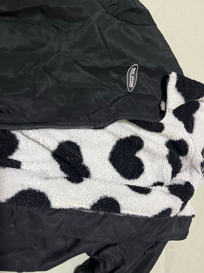 Çift Taraflı Siyah Kalp Desenli Beyaz Kadın Mont - Görsel 4