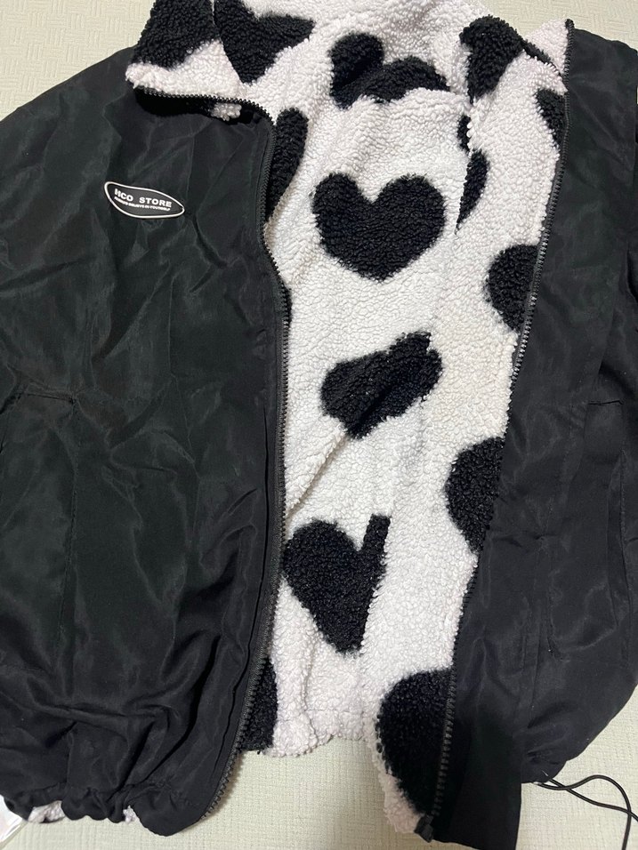 Çift Taraflı Siyah Kalp Desenli Beyaz Kadın Mont - Görsel 3