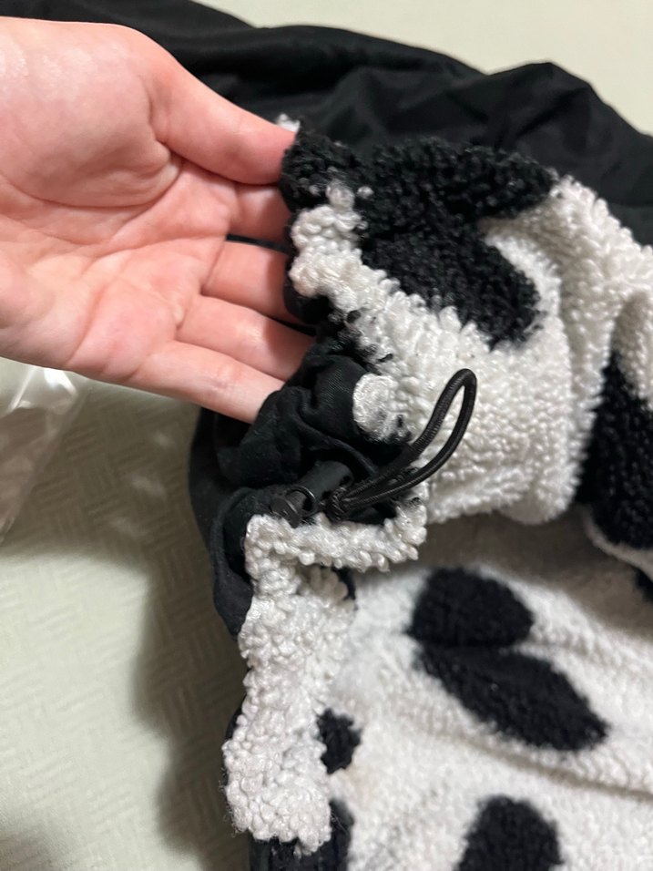 Çift Taraflı Siyah Kalp Desenli Beyaz Kadın Mont - Görsel 5