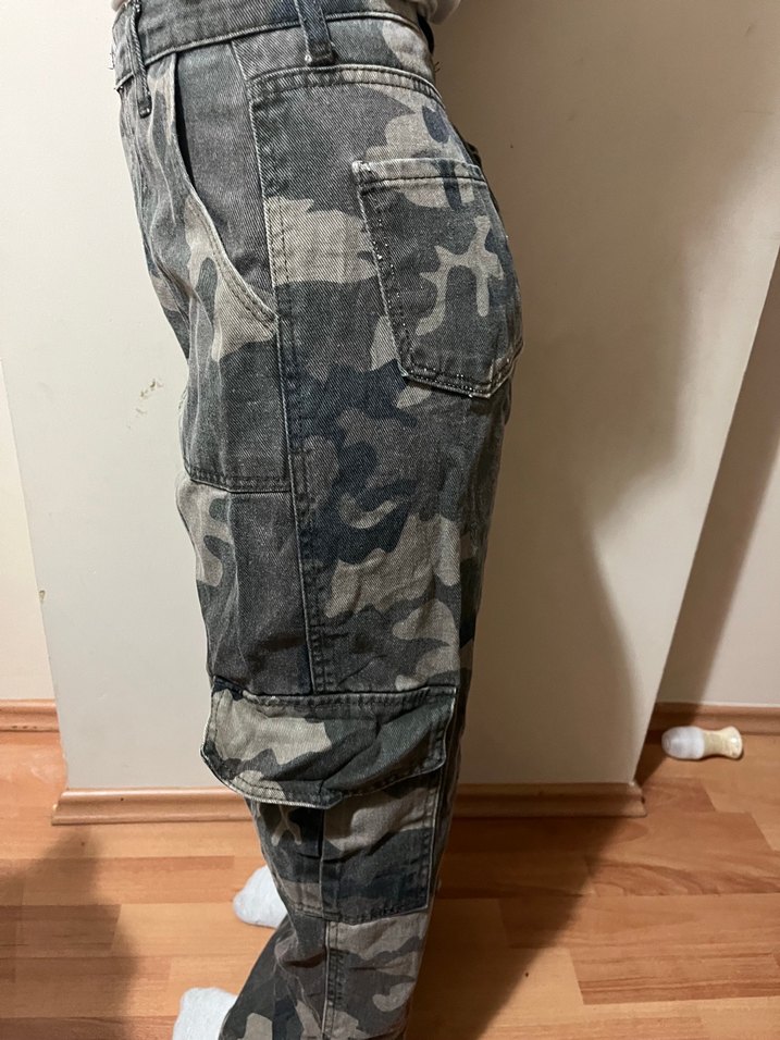 Gri Kamuflaj Desenli Bol Kesim Kadın Kot Pantolon - Görsel 3