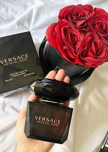 Versace Crystal Noir Kadın Parfümü 90 ml