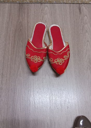 Püsküllü Kırmızı Kadın Süet Dolgu Topuk Terlik - Görsel 2