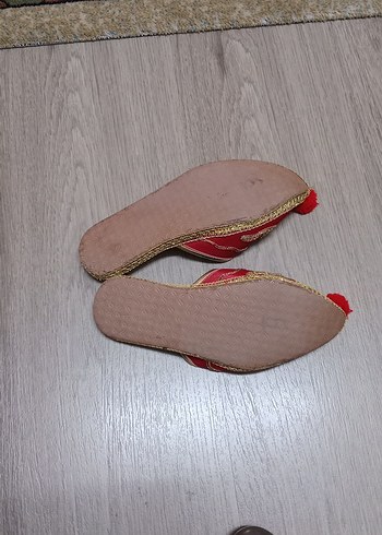 Püsküllü Kırmızı Kadın Süet Dolgu Topuk Terlik - Görsel 3