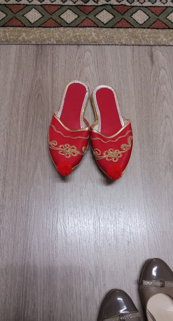 Püsküllü Kırmızı Kadın Süet Dolgu Topuk Terlik - Görsel 2