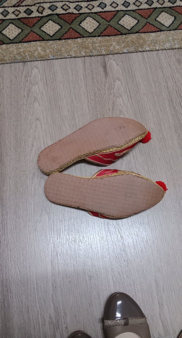 Püsküllü Kırmızı Kadın Süet Dolgu Topuk Terlik - Görsel 3