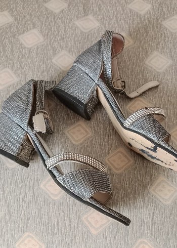 Gri Yılan Desenli Dolgu Topuklu Kadın Ayakkabı - Görsel 4